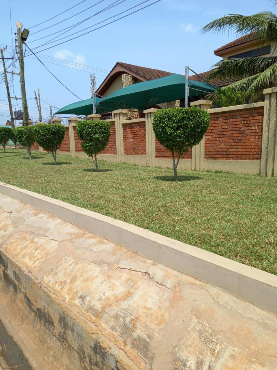 Benconi Lodge Accra Eksteriør bilde